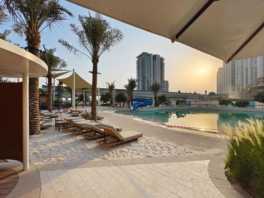 Creek Beachfront Heaven: 1Br Luxe Harbor Flat Apartment Dubai Exterior photo